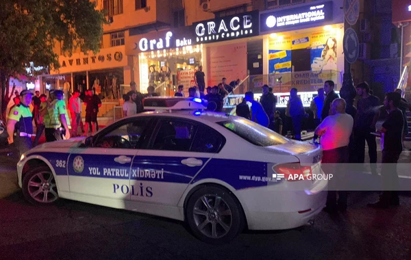 Bakıda kişi keçmiş arvadının maşınını qaçırıb mağazaya çırpdı - FOTO/VİDEO - YENİLƏNİB