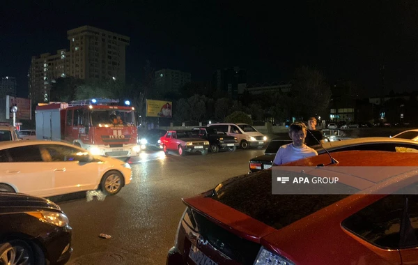 В Баку мужчина похитил автомобиль бывшей супруги и въехал в магазин - ОБНОВЛЕНО + ВИДЕО