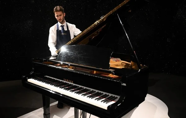 Freddi Merkurinin royalı rekord məbləğə satıldı - FOTO