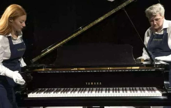 Freddi Merkurinin royalı rekord məbləğə satıldı - FOTO