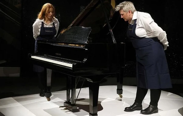 Freddi Merkurinin royalı rekord məbləğə satıldı - FOTO