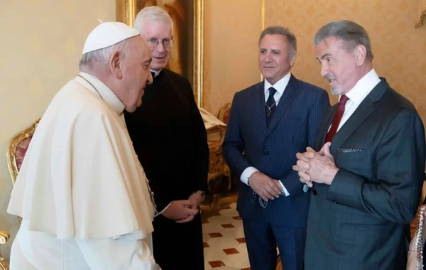 Roma Papasından Silvestr Stalloneyə: "Sizin filmlərinizlə böyüdük" - FOTO