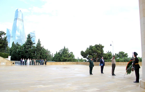 Azərbaycanın müdafiə naziri İran Silahlı Qüvvələrinin nümayəndələrini qəbul edib - FOTO