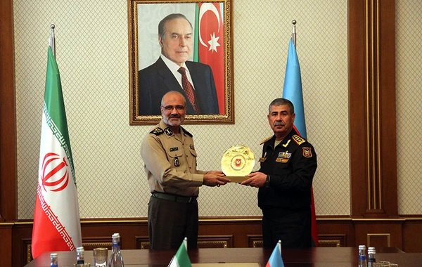 Azərbaycanın müdafiə naziri İran Silahlı Qüvvələrinin nümayəndələrini qəbul edib - FOTO