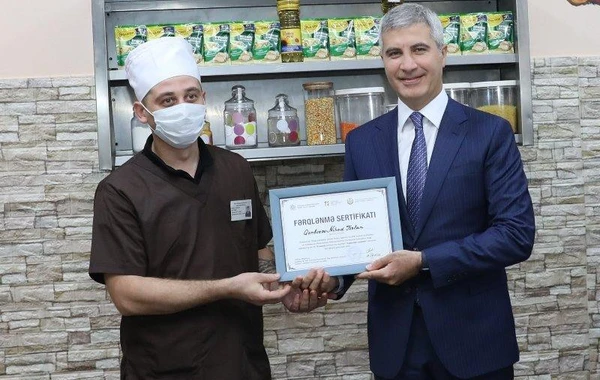 Aşpazlıq kursuna cəlb edilmiş məhkumlara sertifikatlar təqdim edilib - FOTO
