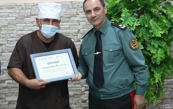 Aşpazlıq kursuna cəlb edilmiş məhkumlara sertifikatlar təqdim edilib - FOTO