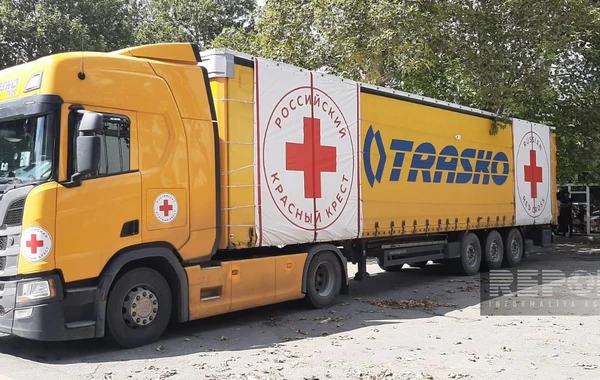 Rusiyanın Qarabadakı erməniəsillilərə göndərdiyi yardım maşını hələ də Bərdədə gözləyir - FOTO