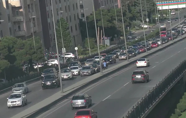 İki qəza oldu, metronun “Koroğlu” və “20 Yanvar” stansiyaları istiqamətində sıxlıq yarandı - FOTO