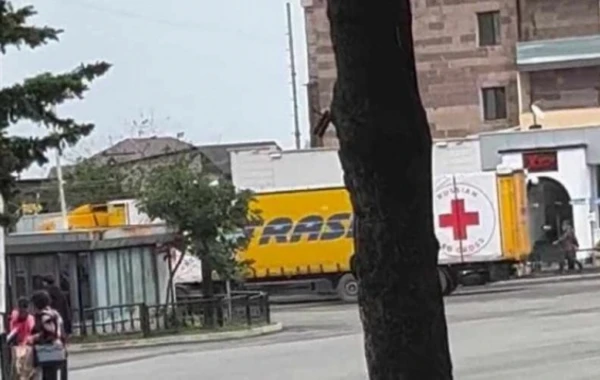 Продовольствие от РОКК выгружают в Ханкенди - ОБНОВЛЕНО + ФОТО/ВИДЕО