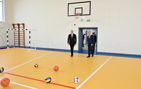 İlham Əliyev Xırdalan şəhər 11 nömrəli tam orta məktəbin yeni binasının açılışında iştirak edib - FOTO - YENİLƏNİB