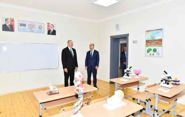 İlham Əliyev Xırdalan şəhər 11 nömrəli tam orta məktəbin yeni binasının açılışında iştirak edib - FOTO - YENİLƏNİB