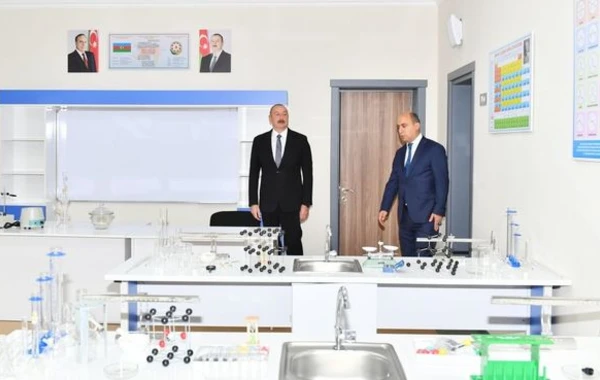 Президент Азербайджана принял участие в открытии нового здания полной средней школы №11 города Хырдалан - ФОТО