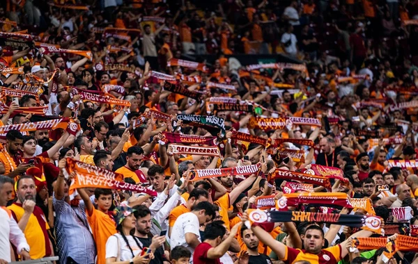 “Qalatasaray”dan “Fənər”ə 10 milyonluq fərq - FOTO