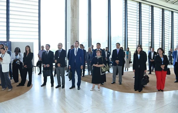 Ceyhun Bayramov BMT-nin Cenevrədəki Ofisində xalça sərgisinin açılışında iştirak edib - FOTO
