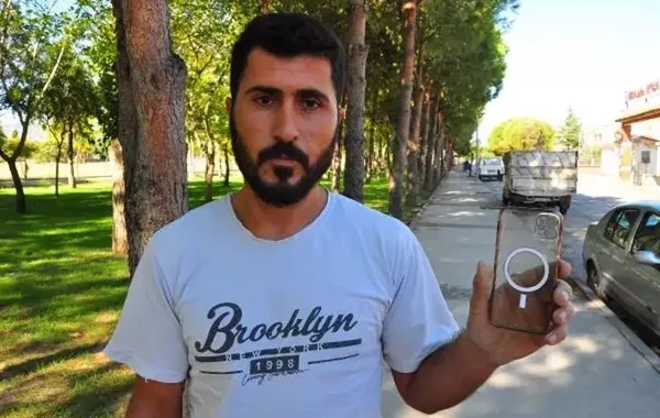 Onlayn yolla telefon alan kişi gözlərinə inanmadı - Qutudan qobur çıxdı - FOTO