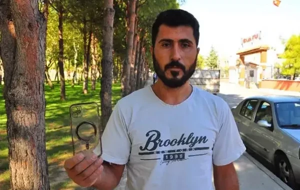 Onlayn yolla telefon alan kişi gözlərinə inanmadı - Qutudan qobur çıxdı - FOTO
