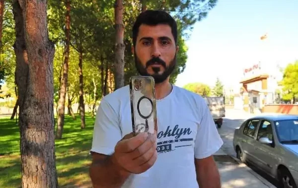 Onlayn yolla telefon alan kişi gözlərinə inanmadı - Qutudan qobur çıxdı - FOTO
