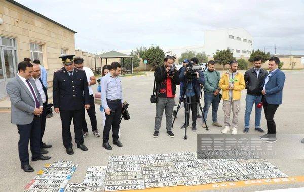 Bakıda tullantıların arasından 8-i əcnəbilərə məxsus olmaqla 57 avtomobil nömrəsi tapılıb - FOTO
