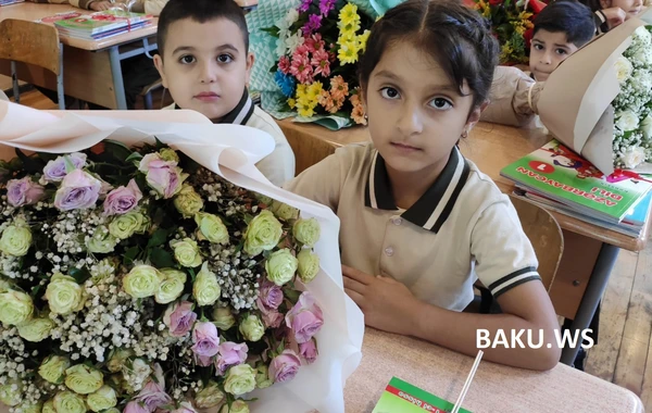 Məktəblərdə ilk dərs günüdür - FOTOREPORTAJ