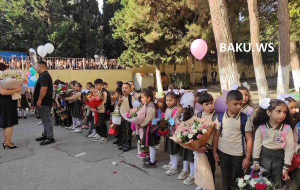 Məktəblərdə ilk dərs günüdür - FOTOREPORTAJ