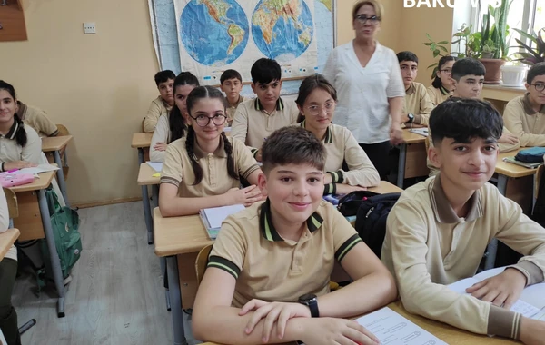 Məktəblərdə ilk dərs günüdür - FOTOREPORTAJ