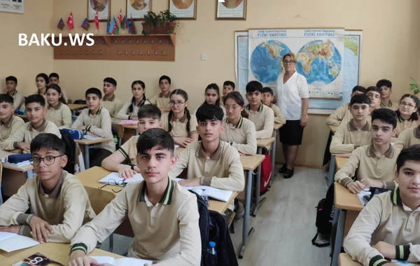 Məktəblərdə ilk dərs günüdür - FOTOREPORTAJ