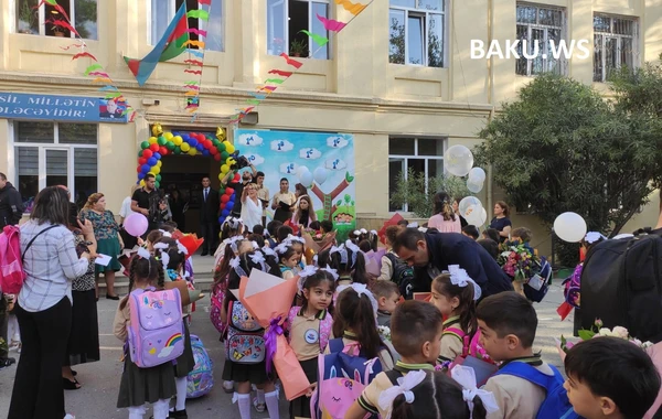 Məktəblərdə ilk dərs günüdür - FOTOREPORTAJ