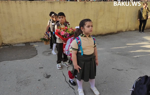 Məktəblərdə ilk dərs günüdür - FOTOREPORTAJ