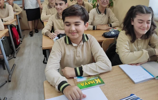 Məktəblərdə ilk dərs günüdür - FOTOREPORTAJ