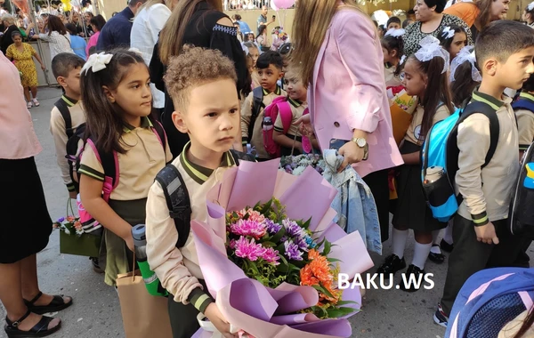 Məktəblərdə ilk dərs günüdür - FOTOREPORTAJ