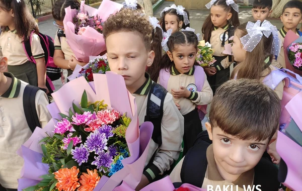 Məktəblərdə ilk dərs günüdür - FOTOREPORTAJ