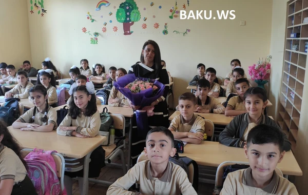 Məktəblərdə ilk dərs günüdür - FOTOREPORTAJ
