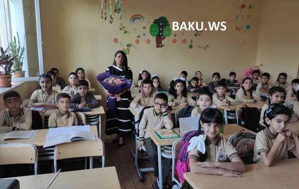 Məktəblərdə ilk dərs günüdür - FOTOREPORTAJ