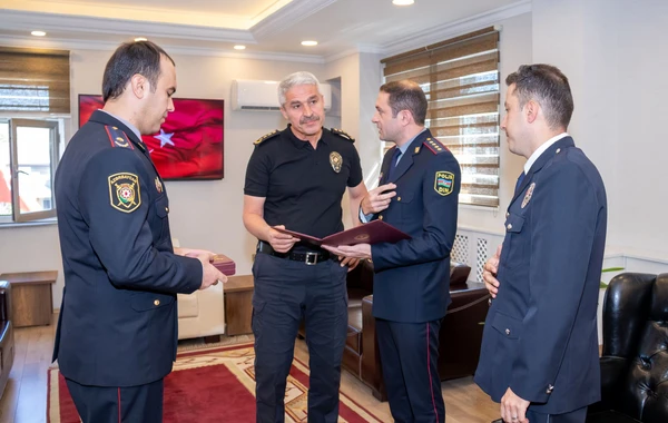 Vilayət Eyvazov türkiyəli polisi təltif etdi - FOTO