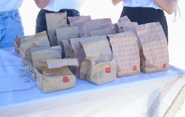 “Xəzəri qoruyaq”: “McDonald’s Azərbaycan”ın əməkdaşları sahilin tullantılardan təmizlənməsi aksiyasında iştirak ediblər - FOTO