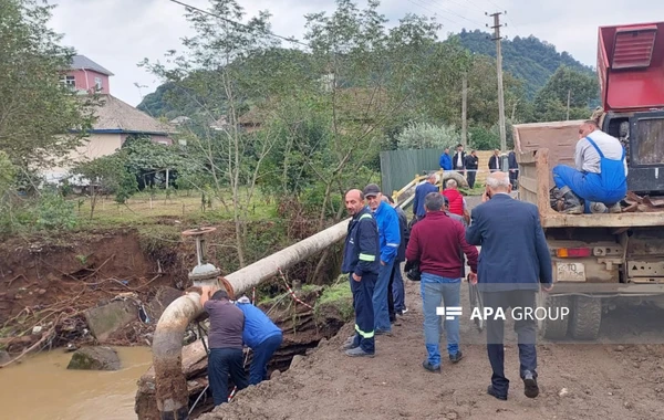 Astarada çayın daşması nəticəsində dağılan körpü təmir edilir - FOTO