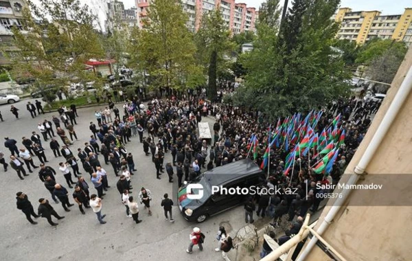 Погибший в результате теракта полицейский Хазар Заманов предан земле - ОБНОВЛЕНО-1 + ПРЯМОЙ ЭФИР