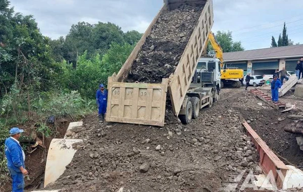 Astarada qəzalı vəziyyətə düşmüş körpünün yerləşdiyi ərazidə hərəkət bərpa olunub - FOTO