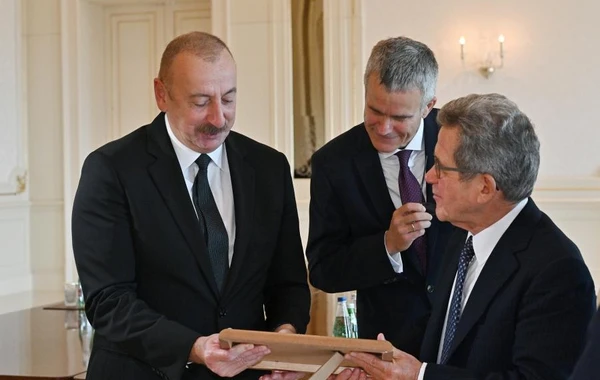 Азербайджанская инвестиционная компания и bp подписали соглашение - ФОТО