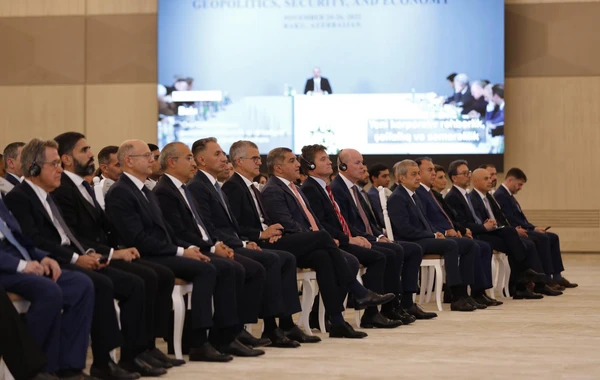 Азербайджанская инвестиционная компания и bp подписали соглашение - ФОТО