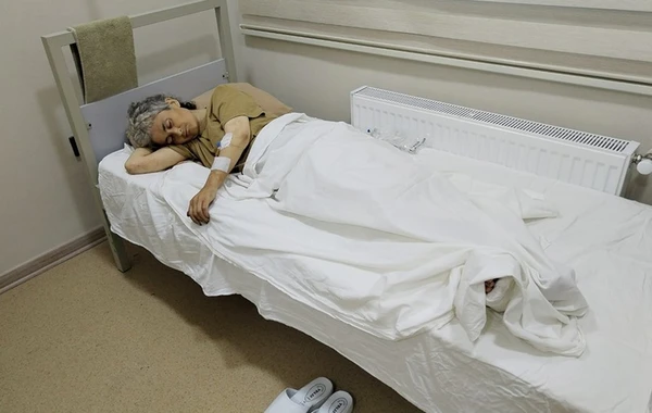 Yaralı erməni qadın hərbi hospitala təxliyə edilib - VİDEO