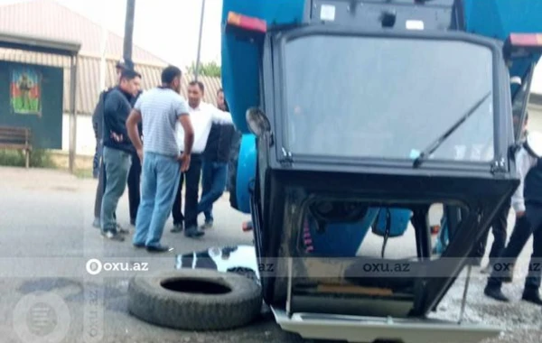 Qazaxda toy karvanına qoşulan traktor aşdı - FOTO