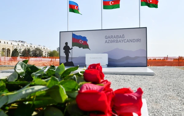 Ильхам Алиев и Мехрибан Алиева посетили в Баку строящийся Парк Победы - ФОТО