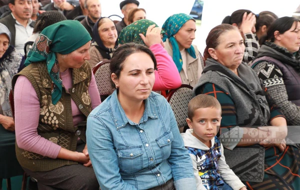 Söyüdlü kəndinin sakinləri tullantıxana sahəsində monitorinqin nəticələri barədə məlumatlandırılıb - FOTO