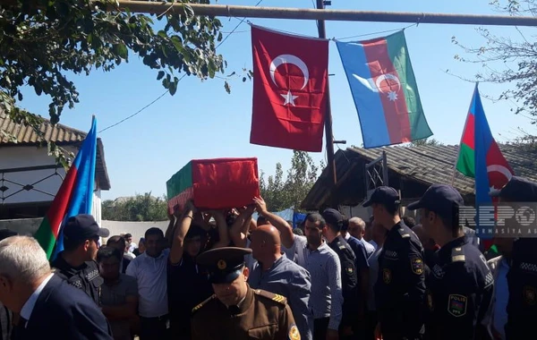 Meyitinin qalıqları 30 il sonra Xocavənddə tapılan Əhməd Babaşovla vida mərasimi keçirilir - FOTO