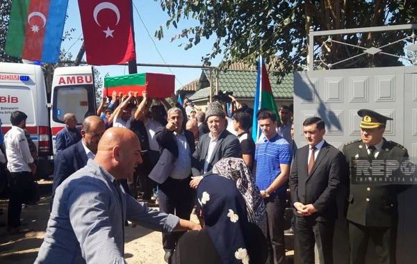 Meyitinin qalıqları 30 il sonra Xocavənddə tapılan Əhməd Babaşovla vida mərasimi keçirilir - FOTO