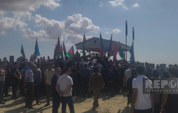 В Сальяне похоронили военнослужащего, останки которого были обнаружены спустя 30 лет - ФОТО