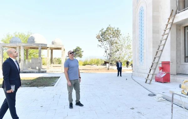 Prezident Zəngilanda bir neçə ictimai obyektin təməllərini qoyub, şəhər məscidində görülən işlərlə tanış olub - FOTO