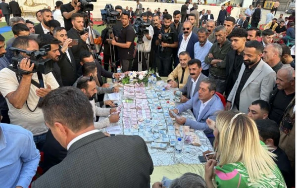 Bu toyda gəlinlə bəyə 6,9 milyonluq qızıl və pul taxıldı - FOTO