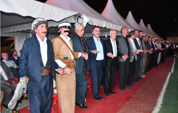 Bu toyda gəlinlə bəyə 6,9 milyonluq qızıl və pul taxıldı - FOTO